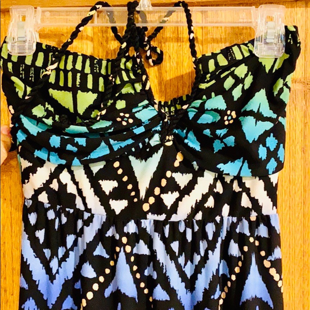 Maxi - Picture 2 of 3